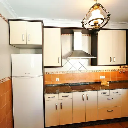Apartamento Central Para Familias Y Parejas Con Terraza Y Aire Acondicionado En - Es-180-113 *