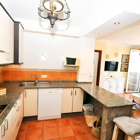 Apartamento Central Para Familias Y Parejas Con Terraza Y Aire Acondicionado En - Es-180-113 *