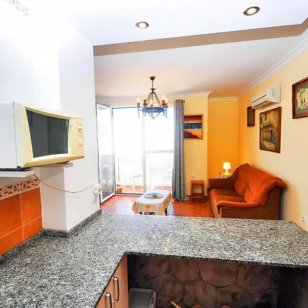 Apartamento Central Para Familias Y Parejas Con Terraza Y Aire Acondicionado En - Es-180-113
