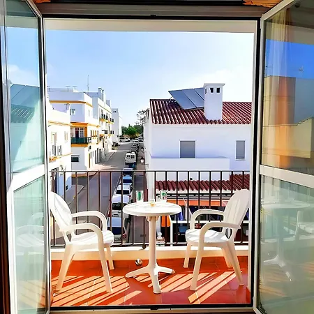 Apartamento Central Para Familias Y Parejas Con Terraza Y Aire Acondicionado En - Es-180-113 Apartment